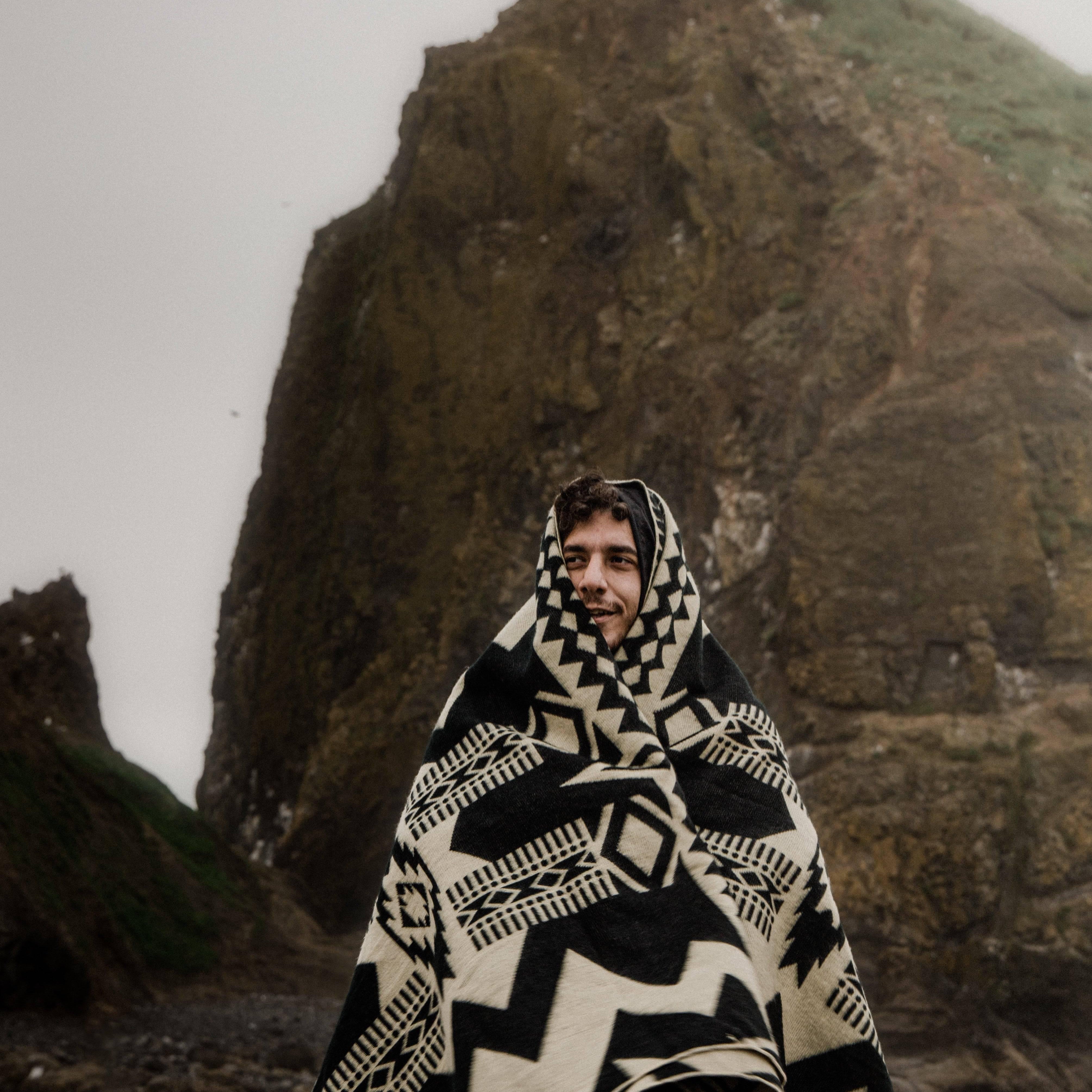 Awa Blanket - Natural / Black